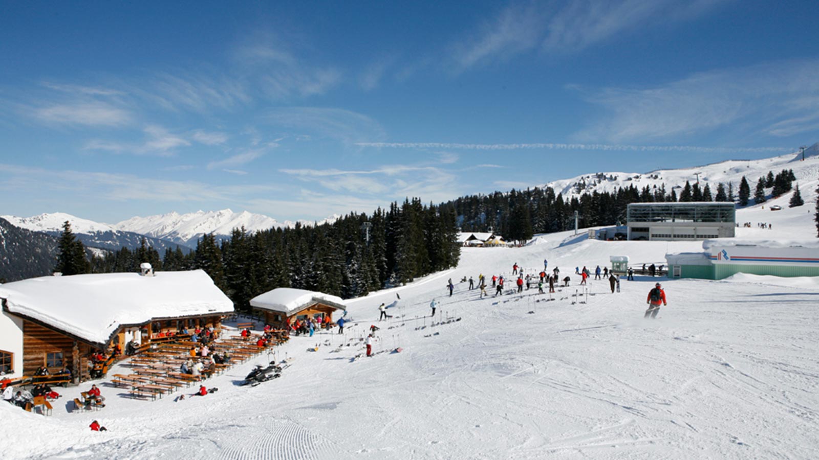 Draufsicht auf Midls Kosten und das Hotel Blosegg in Ratschings